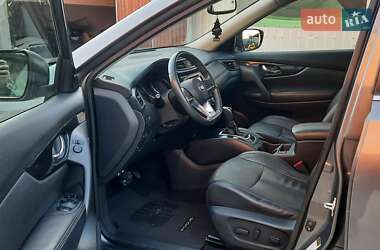 Внедорожник / Кроссовер Nissan Rogue 2017 в 