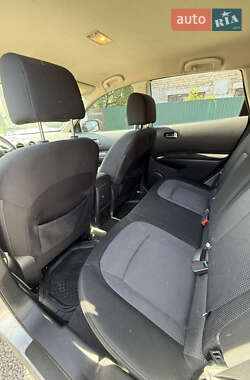 Позашляховик / Кросовер Nissan Rogue 2010 в 