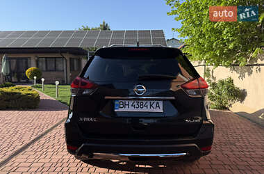 Внедорожник / Кроссовер Nissan Rogue 2018 в 