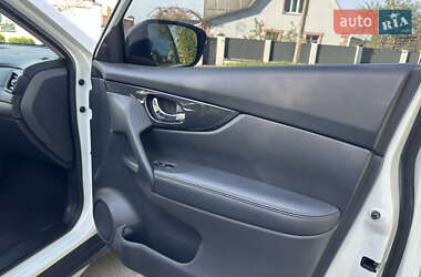 Внедорожник / Кроссовер Nissan Rogue 2018 в 