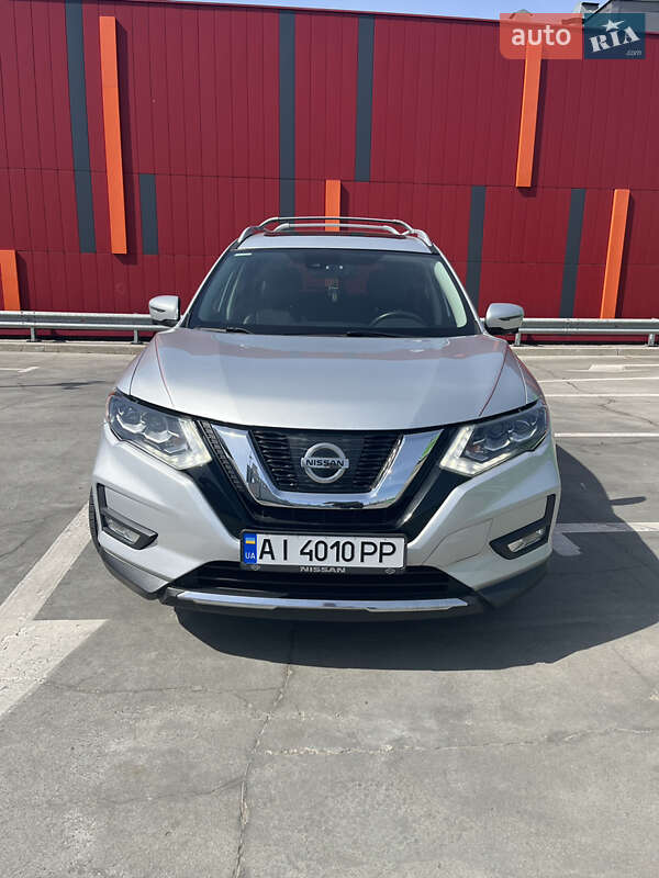 Внедорожник / Кроссовер Nissan Rogue 2016 в 