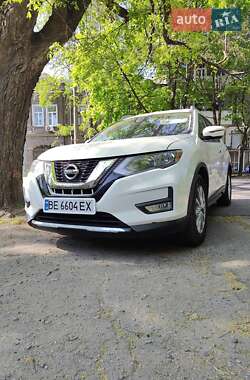 Внедорожник / Кроссовер Nissan Rogue 2016 в 