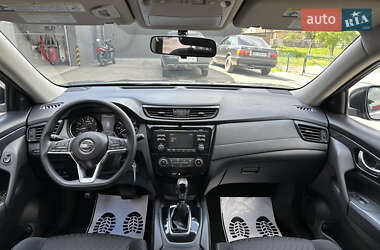 Внедорожник / Кроссовер Nissan Rogue 2017 в 