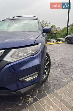 Внедорожник / Кроссовер Nissan Rogue 2017 в 