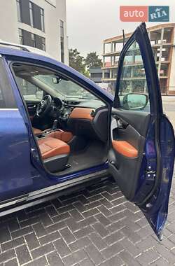 Внедорожник / Кроссовер Nissan Rogue 2017 в 