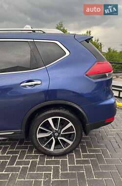 Внедорожник / Кроссовер Nissan Rogue 2017 в 