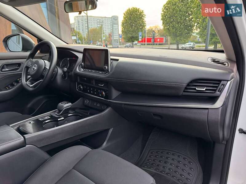 Внедорожник / Кроссовер Nissan Rogue 2023 в Луцке