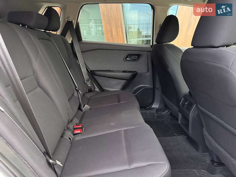 Внедорожник / Кроссовер Nissan Rogue 2023 в Луцке