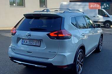 Внедорожник / Кроссовер Nissan Rogue 2017 в 