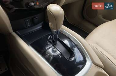 Позашляховик / Кросовер Nissan Rogue 2014 в 