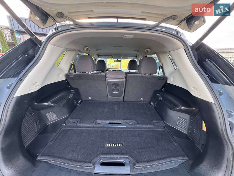 Позашляховик / Кросовер Nissan Rogue 2016 в Стрию