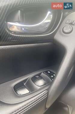 Позашляховик / Кросовер Nissan Rogue 2018 в 