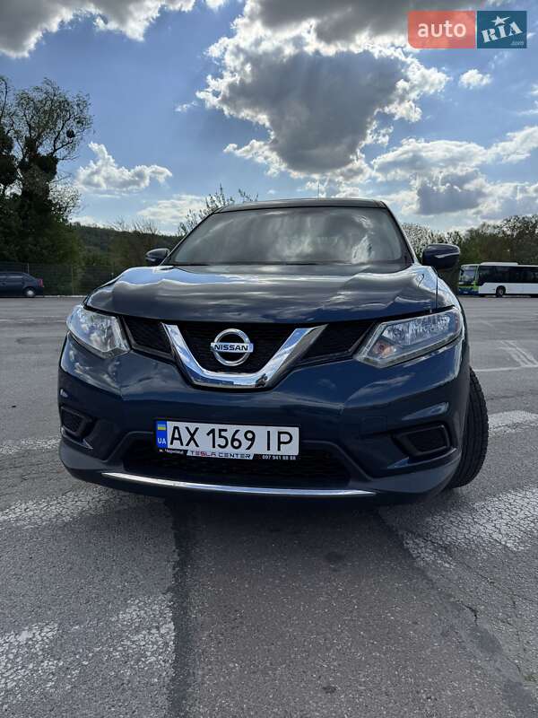 Позашляховик / Кросовер Nissan Rogue 2015 в 