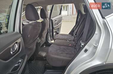Позашляховик / Кросовер Nissan Rogue 2015 в 