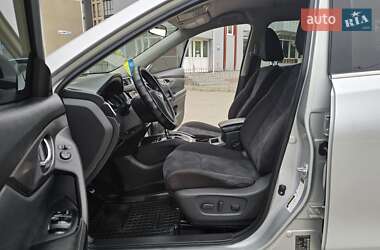 Позашляховик / Кросовер Nissan Rogue 2015 в 