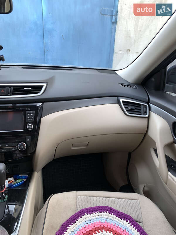 Позашляховик / Кросовер Nissan Rogue 2016 в Кам'янському