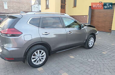 Внедорожник / Кроссовер Nissan Rogue 2017 в 
