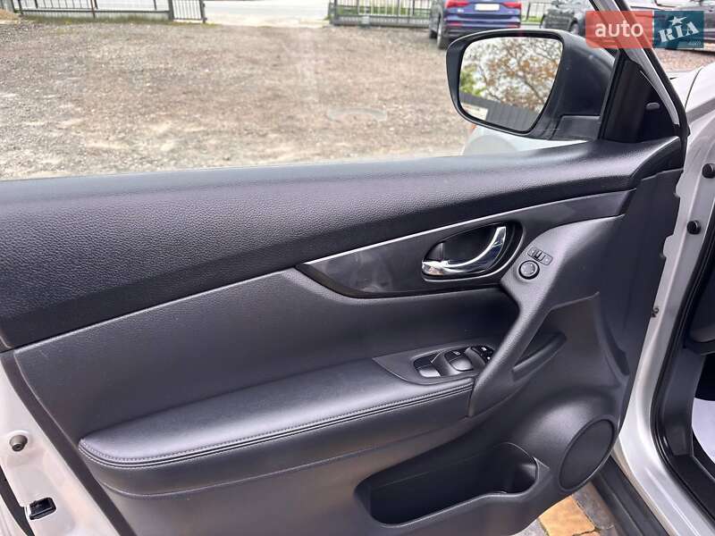 Позашляховик / Кросовер Nissan Rogue 2019 в Львові