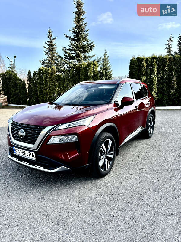 Внедорожник / Кроссовер Nissan Rogue 2023 в 