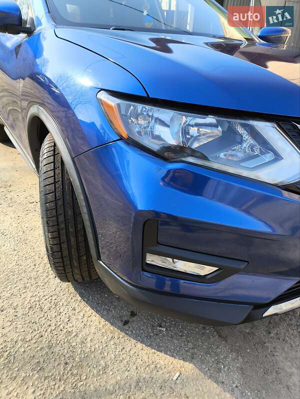 Позашляховик / Кросовер Nissan Rogue 2017 в Пирятині