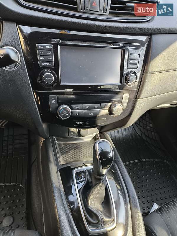 Позашляховик / Кросовер Nissan Rogue 2017 в Пирятині