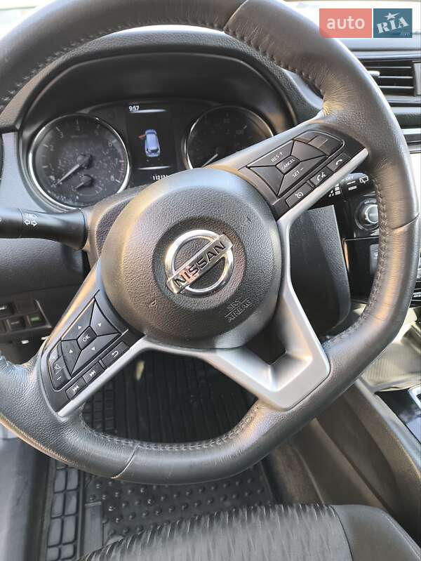 Позашляховик / Кросовер Nissan Rogue 2017 в Пирятині