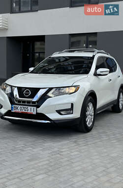 Внедорожник / Кроссовер Nissan Rogue 2017 в 