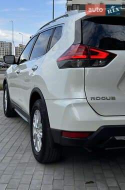 Внедорожник / Кроссовер Nissan Rogue 2017 в 