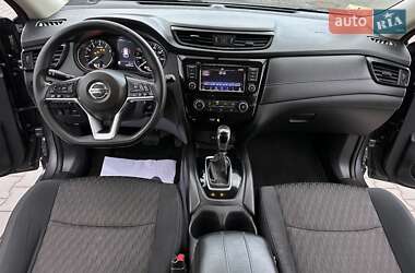 Позашляховик / Кросовер Nissan Rogue 2018 в 