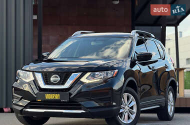 Внедорожник / Кроссовер Nissan Rogue 2017 в Киеве