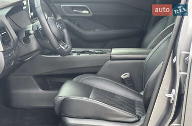 Позашляховик / Кросовер Nissan Rogue 2021 в 
