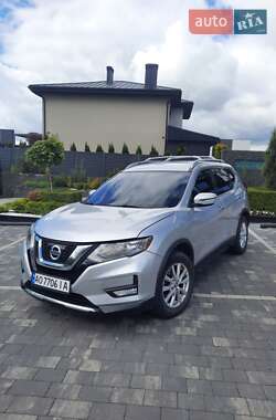 Внедорожник / Кроссовер Nissan Rogue 2017 в Ужгороде