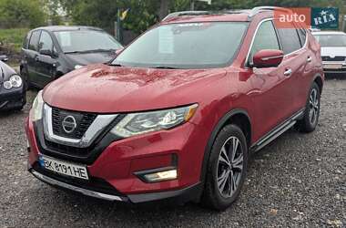 Позашляховик / Кросовер Nissan Rogue 2017 в Рівному
