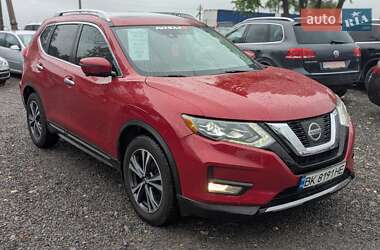 Внедорожник / Кроссовер Nissan Rogue 2017 в 