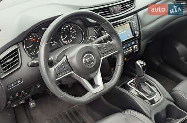 Внедорожник / Кроссовер Nissan Rogue 2017 в 