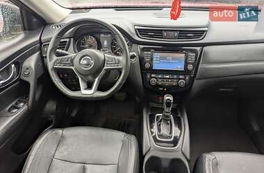 Внедорожник / Кроссовер Nissan Rogue 2017 в 