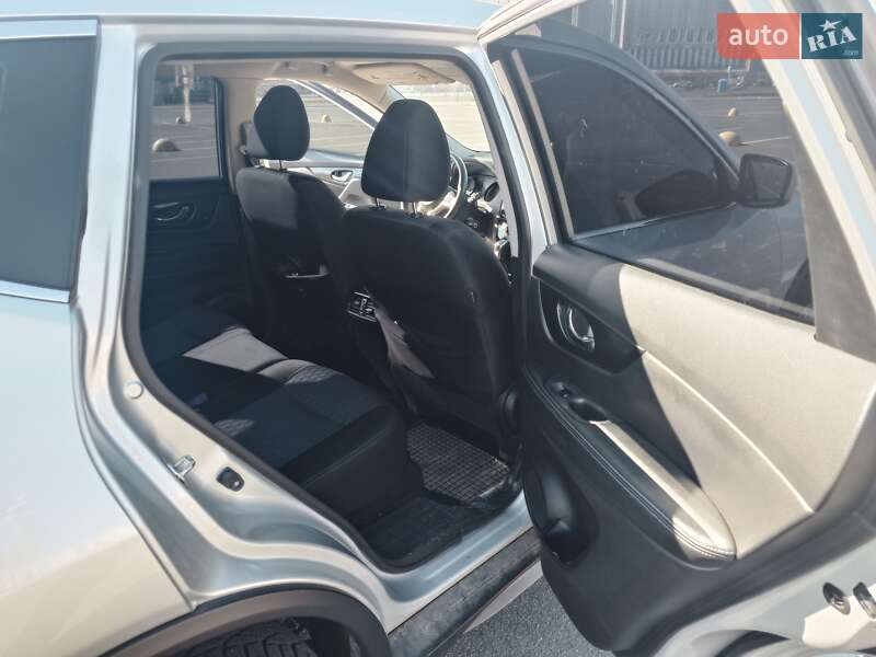 Позашляховик / Кросовер Nissan Rogue 2016 в Києві