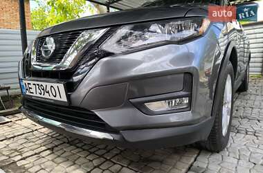 Внедорожник / Кроссовер Nissan Rogue 2018 в 