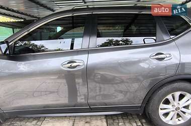 Внедорожник / Кроссовер Nissan Rogue 2018 в 