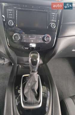Внедорожник / Кроссовер Nissan Rogue 2018 в 