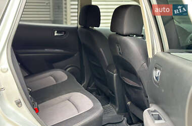 Позашляховик / Кросовер Nissan Rogue 2010 в 