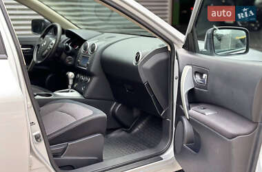 Позашляховик / Кросовер Nissan Rogue 2010 в 