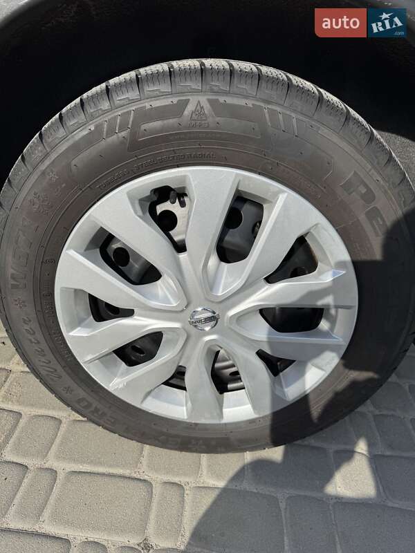 Позашляховик / Кросовер Nissan Rogue 2017 в Ірпені