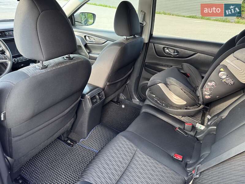 Позашляховик / Кросовер Nissan Rogue 2017 в Ірпені