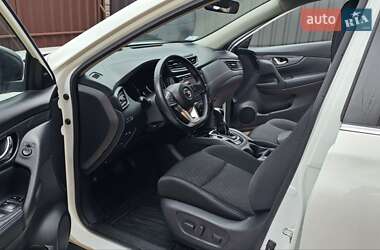 Позашляховик / Кросовер Nissan Rogue 2018 в 