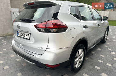 Внедорожник / Кроссовер Nissan Rogue 2018 в 