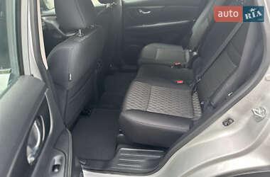Внедорожник / Кроссовер Nissan Rogue 2018 в 