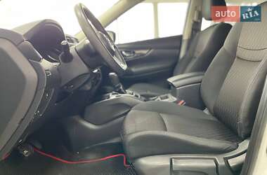 Внедорожник / Кроссовер Nissan Rogue 2018 в 