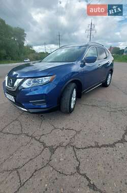 Внедорожник / Кроссовер Nissan Rogue 2018 в 