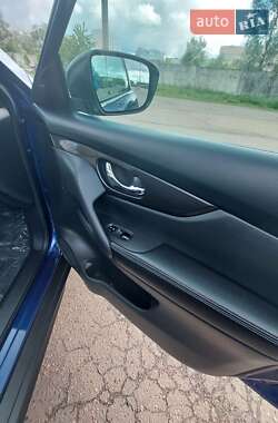 Внедорожник / Кроссовер Nissan Rogue 2018 в 